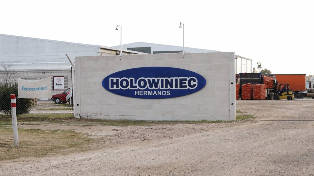 Fachada de Holowiniec Hermanos sobre Ruta Nacional 3, Bahía Blanca