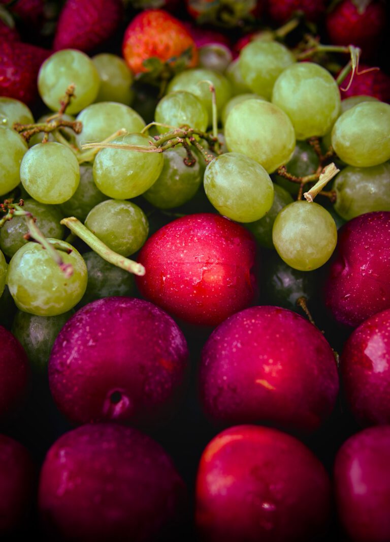 Uvas y frutas de carozo frescas